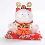 Maneki Neko Statue